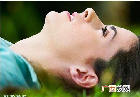 耳朵看面相一眼便知 耳朵长的靠后面相好不好