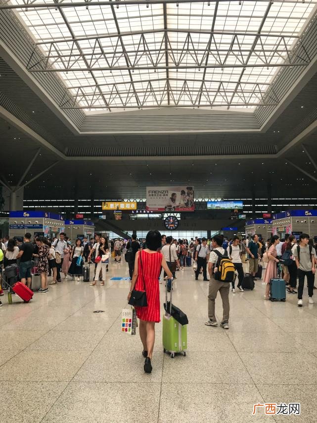 买高铁票如何识别靠窗还是外面 高铁f是靠窗位置吗