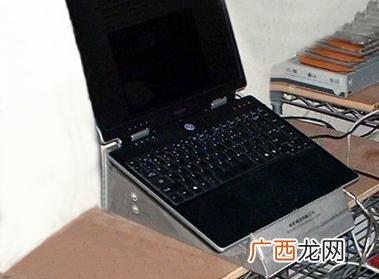 笔记本长期斜放的危害解答