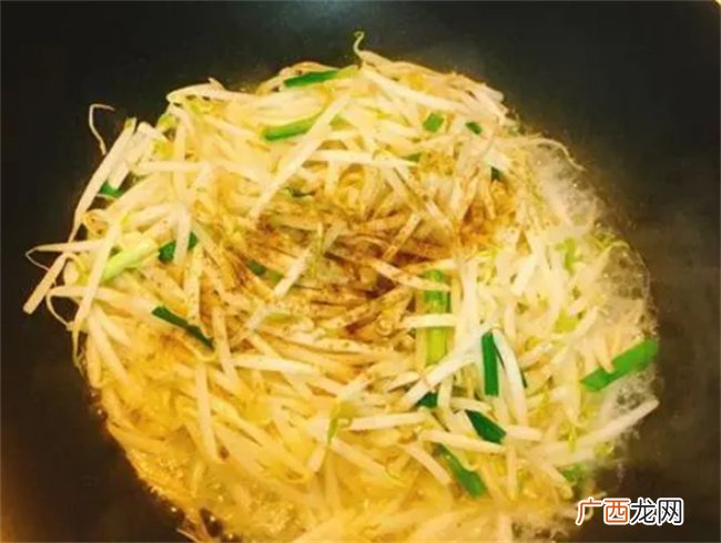 在家做蒜香豆芽菜 清脆爽口蒜香浓郁 没有添加剂吃着放心