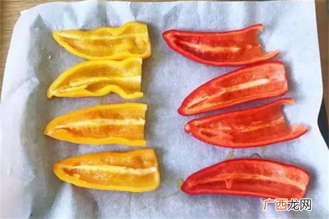 在家做道健康低卡轻食的红黄甜椒镶鲔鱼 营养简单又好吃