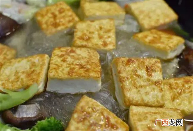天气渐渐变凉做一锅蔬菜豆腐煲 热腾腾的 大人小孩都爱吃