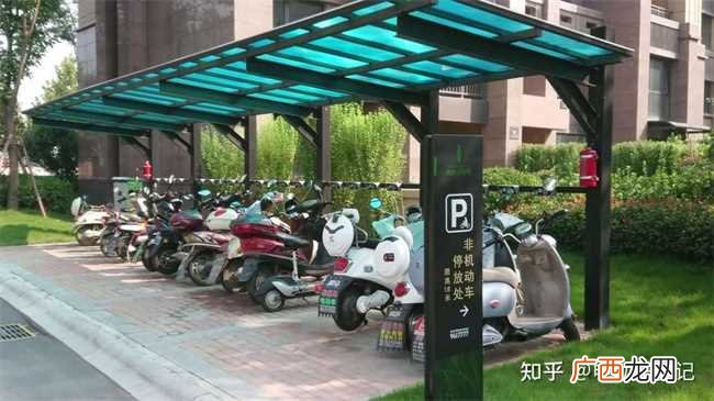电动车充电绿灯亮了还充电吗 电动车充电变绿灯还需要继续充吗