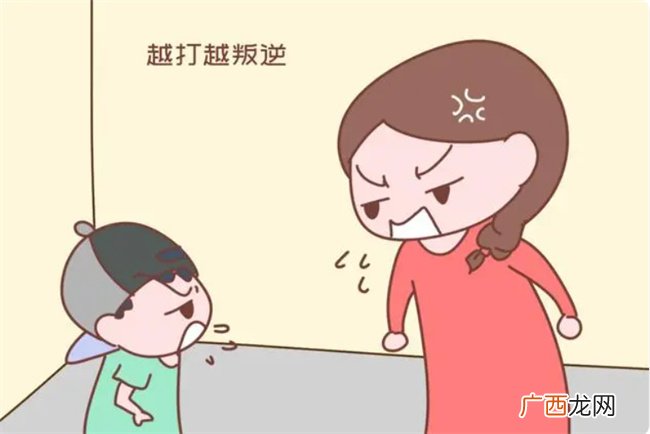 经常被父母打骂的孩子 性格容易变得暴躁 教育孩子要先沟通