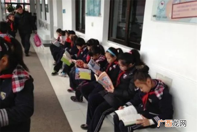 有男孩的家庭 要想儿子以后有出息 父母要多做这三件事