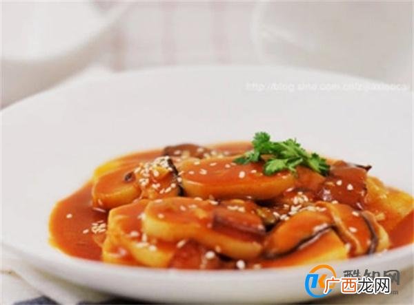 大厨教你腊肉炒年糕这样这样炒 味道太好吃了 做一盘都不够吃