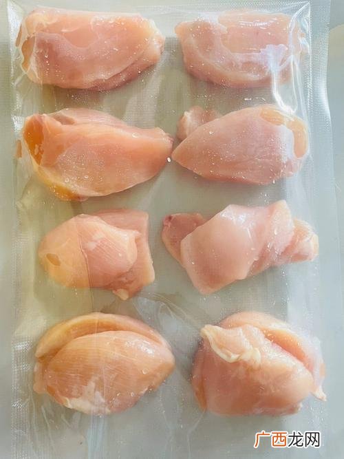 1分钟快速解冻鸡肉的方法 冷冻鸡胸肉解冻要多久