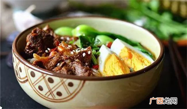 这样煮一碗酱香牛肉米粉 肉嫩面劲道 这个味道是真的很好