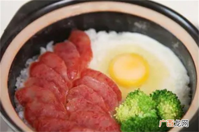 大厨教我的香肠煲仔饭的做法 好吃到没朋友 在家简单易做