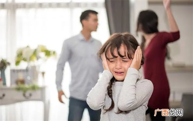 孩子的安全感 就藏在父母不经意的举动间 这些行为别再做