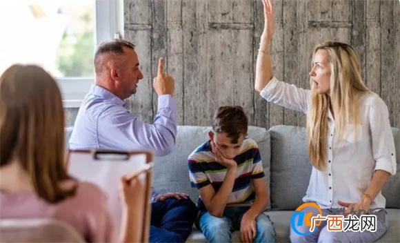 导致孩子越来越难管的3件事 你现在还在做吗
