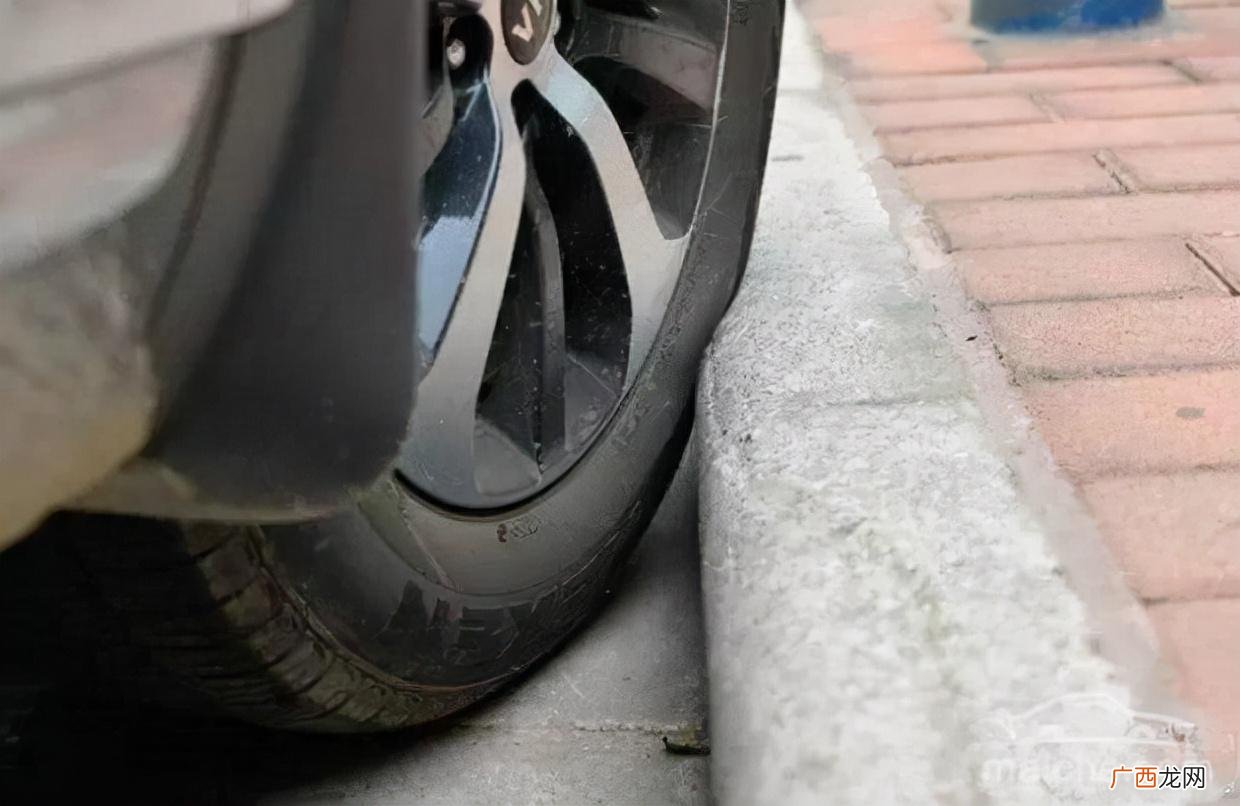 汽车轮胎鼓包怎么修复 轮胎起了个鼓包怎么办