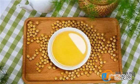 什么油最不健康呢 大豆油吗 医生提醒：这2种油应该少吃或不吃