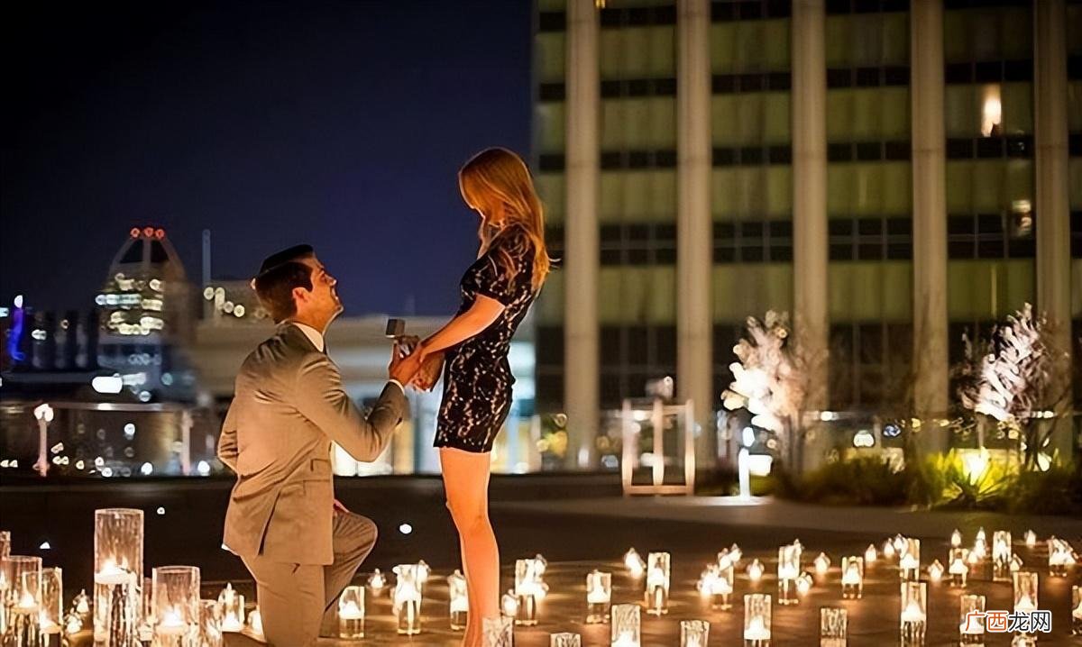 求婚用什么戒指合适 普通人一般买求婚戒指多少钱