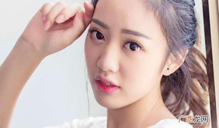 女人脸上7处痣不能动 眼泪痣点掉好不好