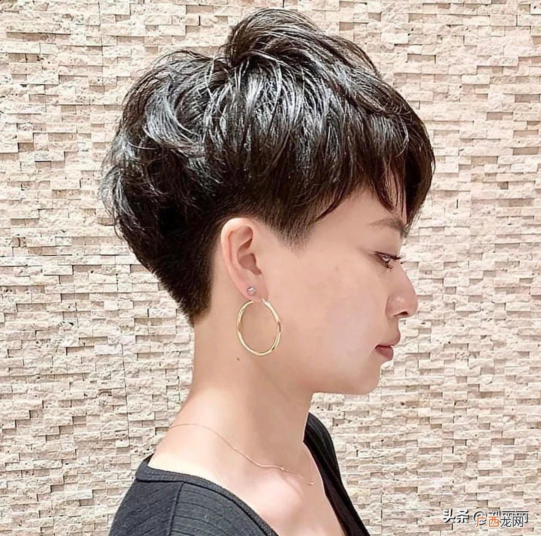 讲解留狼尾发型的优缺点 哪些人不适合留狼尾发型