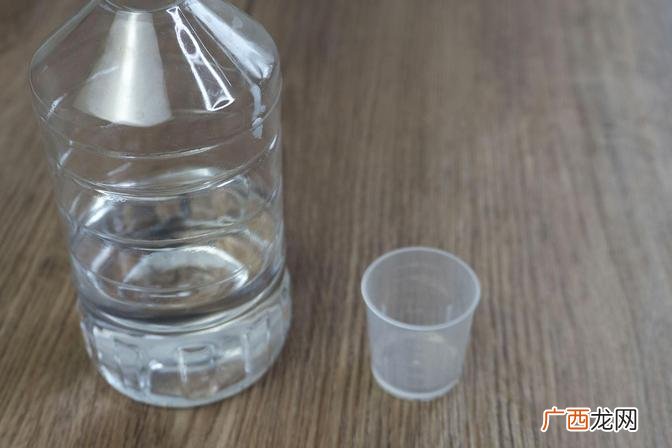 75度酒精去除油污方法 酒精可以去油污吗