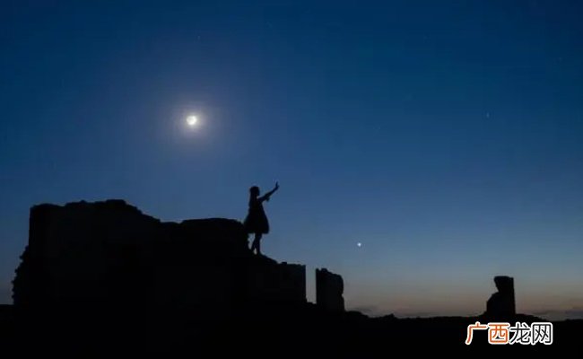 10月10日最美“星月童话”金星合月来了 什么是金星合月