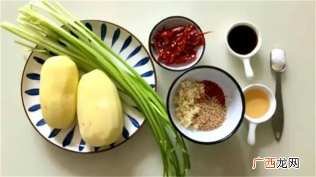 凉拌土豆丝好吃有窍门 做法步骤很关键 酸辣爽口又入味