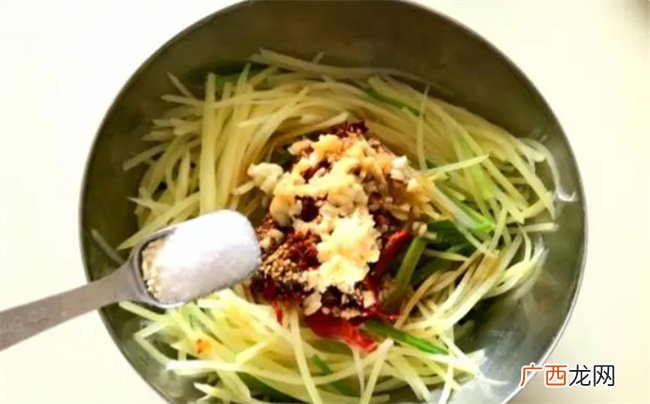 凉拌土豆丝好吃有窍门 做法步骤很关键 酸辣爽口又入味