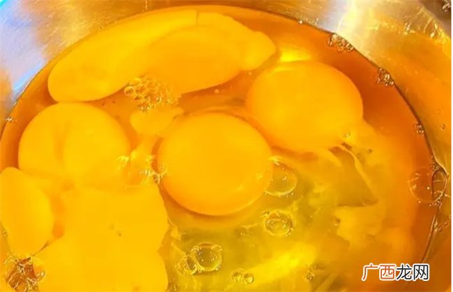 蒸鸡蛋羹正确做法 两个技巧 蒸出来表面平滑如镜无蜂窝状