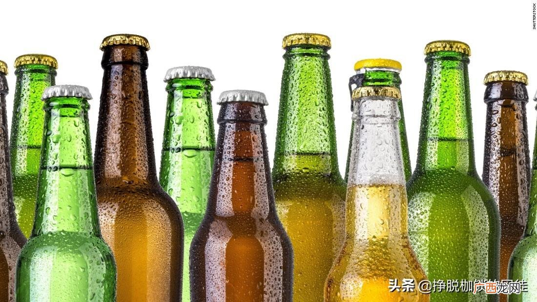 500毫升啤酒与多少白酒量相当 两瓶啤酒相当于多少白酒