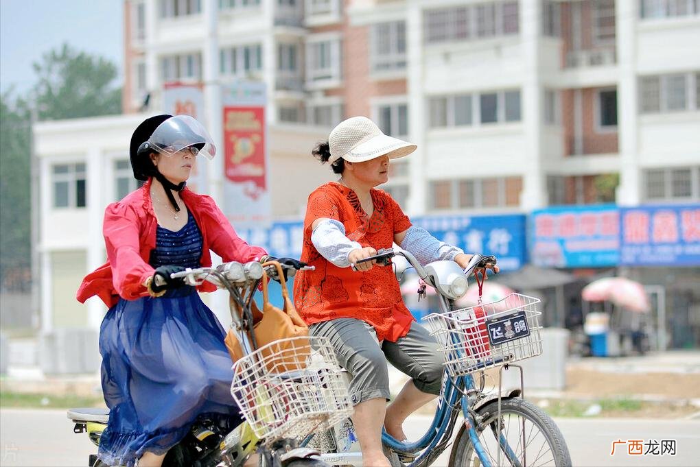 小牛电动车哪个系列最值得买 4千多买小牛低配还是买雅迪