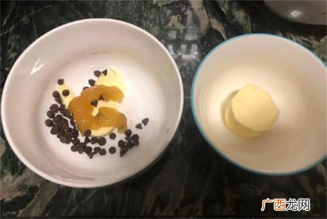 巧克力与夏威夷果的搭配 做出香浓可口 嘎嘣脆的网红零食
