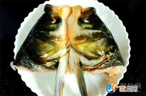 做剁椒鱼头记住两点，鱼肉嫩滑没有土腥味，鲜辣爽口简单易上手