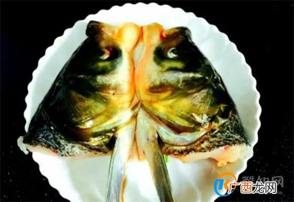 做剁椒鱼头记住两点，鱼肉嫩滑没有土腥味，鲜辣爽口简单易上手