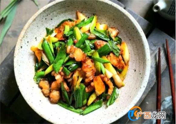 蒜苗炒肉的正确做法 教你一个技巧 炒出来的肉不干不硬口感滑嫩