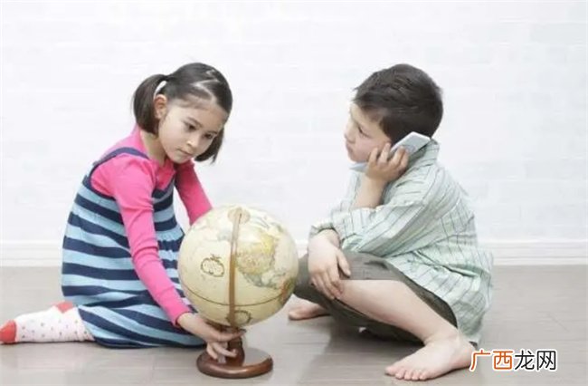 孩子拿起手机就放不下 做好这三件事 戒掉孩子的手机瘾