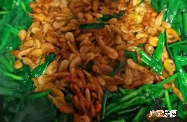 小河虾炒韭菜 色香味俱全 外酥里嫩 营养又好做的一道菜