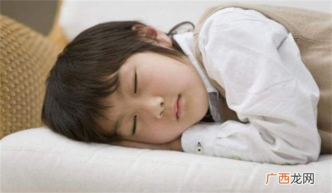 ?孩子不爱睡觉是什么原因 孩子从小到大都不爱睡觉