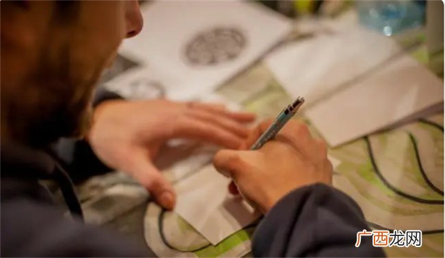 解析八字命理中怎样推断命造格局的旺衰与强弱