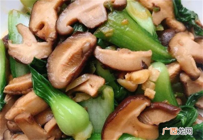 油菜配香菇 做出来色香味俱全 营养丰富易上手