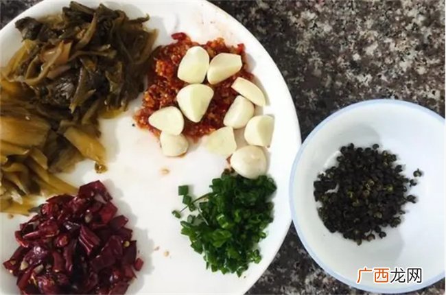 酸菜鱼正宗做法 肉质鲜嫩酸爽可口掌握好步骤一点都不难