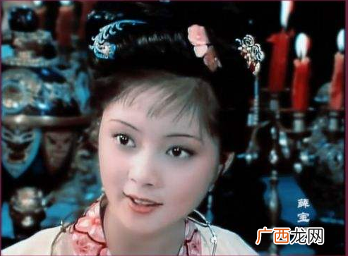 红楼梦薛宝钗的性格特点及具体事例