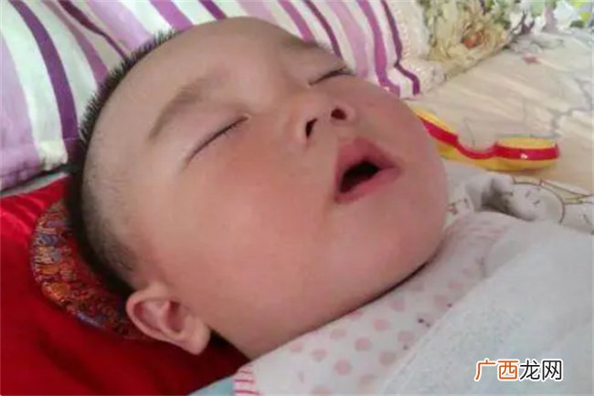 孩子要睡觉的时候 不要做这两件事情 家长们不要大意