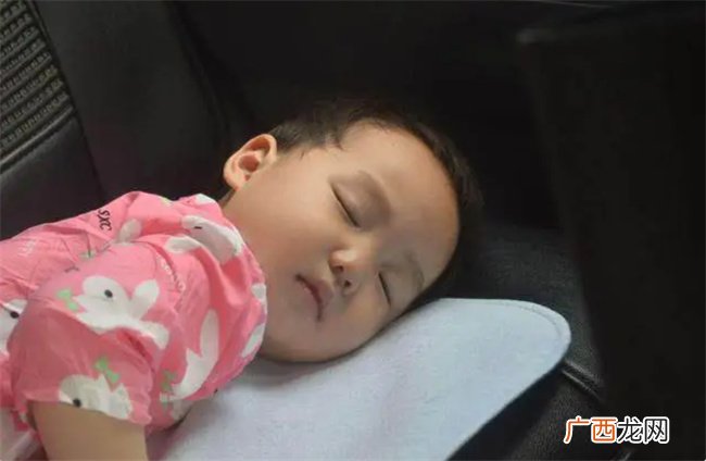 孩子要睡觉的时候 不要做这两件事情 家长们不要大意