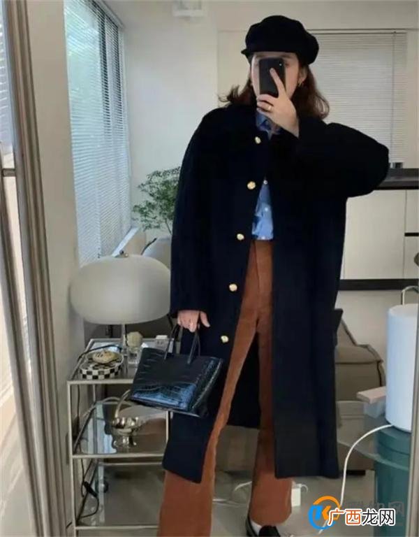 大龄女性要多一点女人味 这些时髦又有女人味的穿搭 值得推荐
