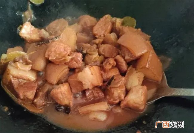 五花肉加点腐乳味道出奇美味 香而不腻软烂可口 做法简单