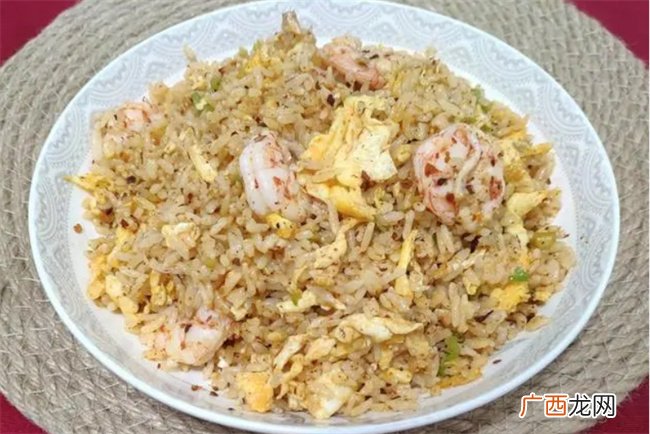 虾 油泼辣子瞎炒饭 香辣鲜香吃起来绝对够味 特简单
