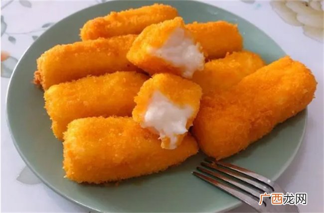 外酥里软的“脆皮炸鲜奶”奶香浓郁 吃一口真是太过瘾了