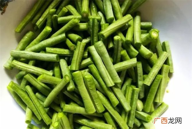 蒸豆角有窍门 蒸出来的豆角不粘不坨 简单又好吃