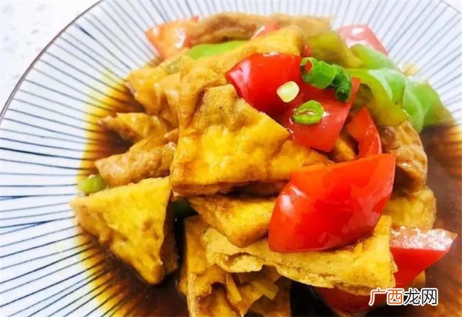 咬上一口鲜嫩多汁 回味无穷这就是焖烧油豆腐 简单易上手