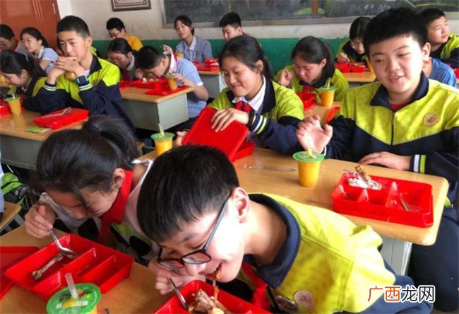 ?学生上课总偷吃饭怎么办 学生上课吃零食怎么办