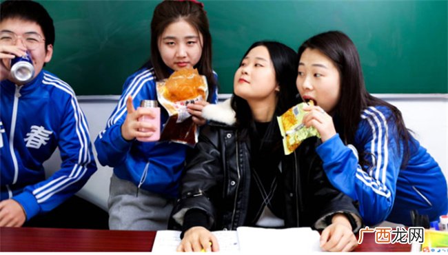 ?学生上课总偷吃饭怎么办 学生上课吃零食怎么办