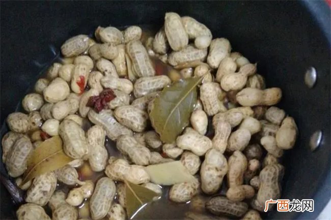 超级入味的水煮五香花生夏天不可少的下酒凉菜 简单易做