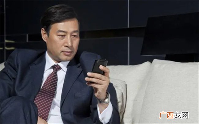 解析命理学中如何推断出命主的工作是否称心如意？